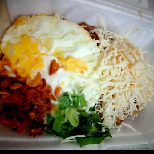Yammin Nyemek Telor Mata Sapi Keju Parut