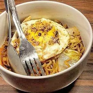 Yammin Nyemek Telor Mata Sapi